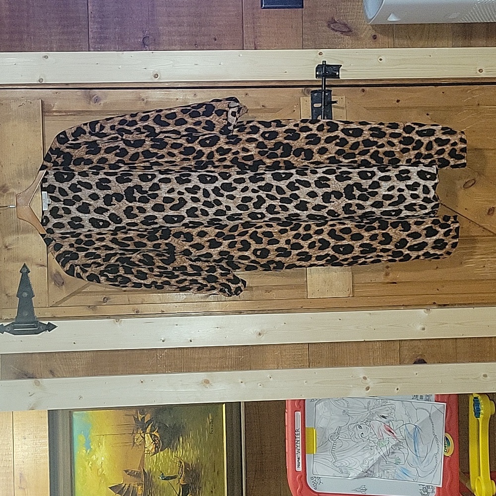 Bailey's Blossoms Medium/Large Leopard Printed Kimono